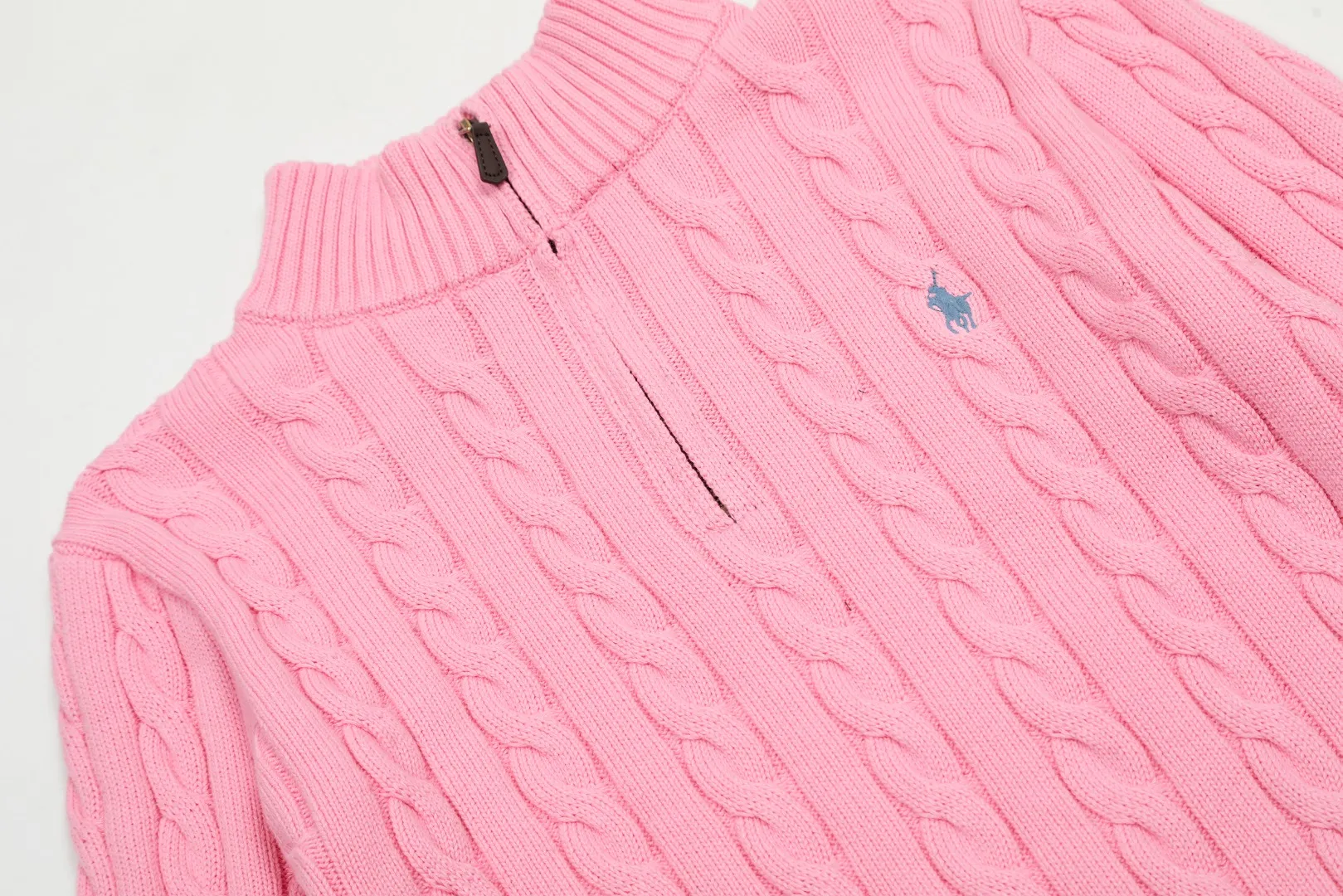 P250 Top quality" Style number: DS014# (not off the shelves all year round) [Ralph Lauren half-zip solid color pony embroidery logo twist knitted sweater] ✅Ralph Lauren half-zip classic basic versatile unisex couple pullover sweater ✅Main supplier platform live broadcast Wholesale entity Replenish when out of stock Not off the shelf ✅ZP quality 1:1 version Scan the code to enter the GF website Counter quality ✅Detailed quality The only one in Guangzhou Imported quality cotton yarn, focusing on high-end, cost-effective, good quality needless to say ✅The version is restored to the original order, the maximum size can be worn up to 200 pounds, loose, comfortable and stress-free ✅The upper body is simple and easy to match, ootd must-have style, good-looking clothes are never picky, a must-have wardrobe recommendation Size: S-XL Color: Navy blue milk white black pure white gray khaki light blue yellow pink olive green red blue label red gold label